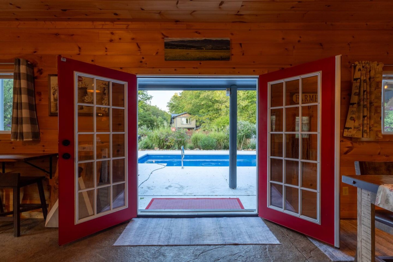 5BDR Modern Farm Compound: Pool, Hot Tubs, Trails