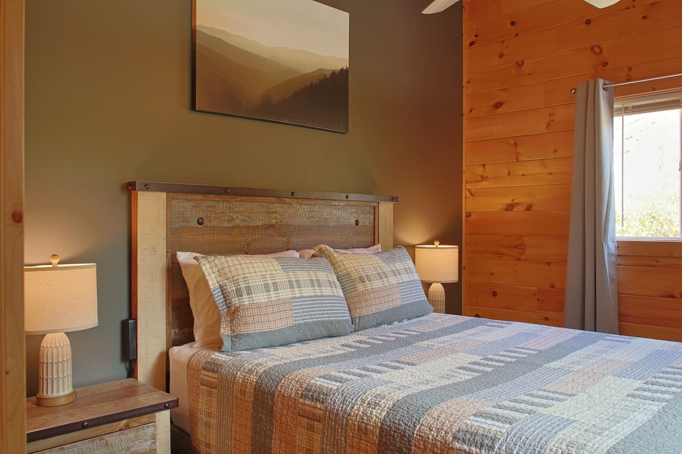 5BDR Modern Farm Compound: Pool, Hot Tubs, Trails