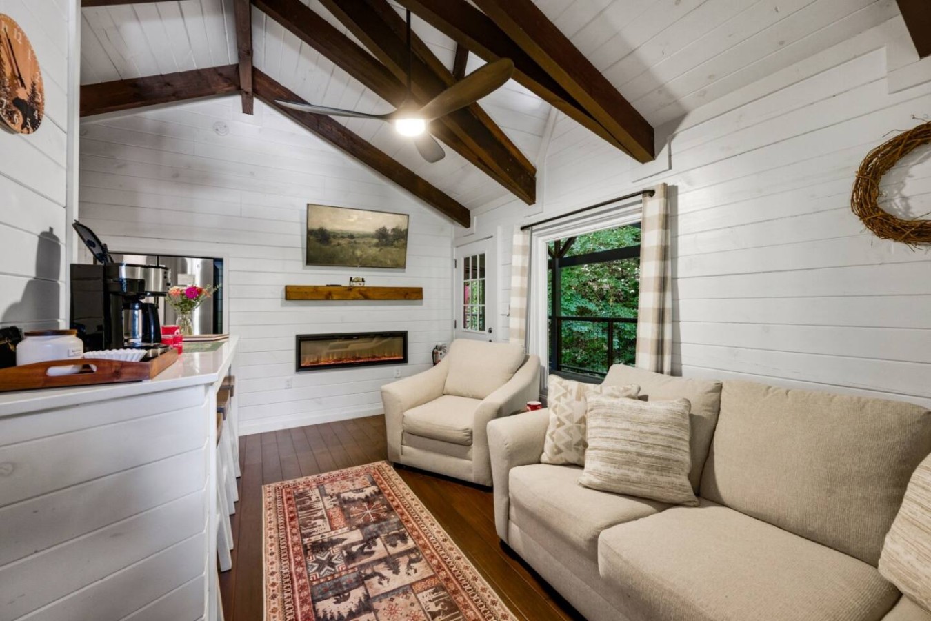 5BDR Modern Farm Compound: Pool, Hot Tubs, Trails