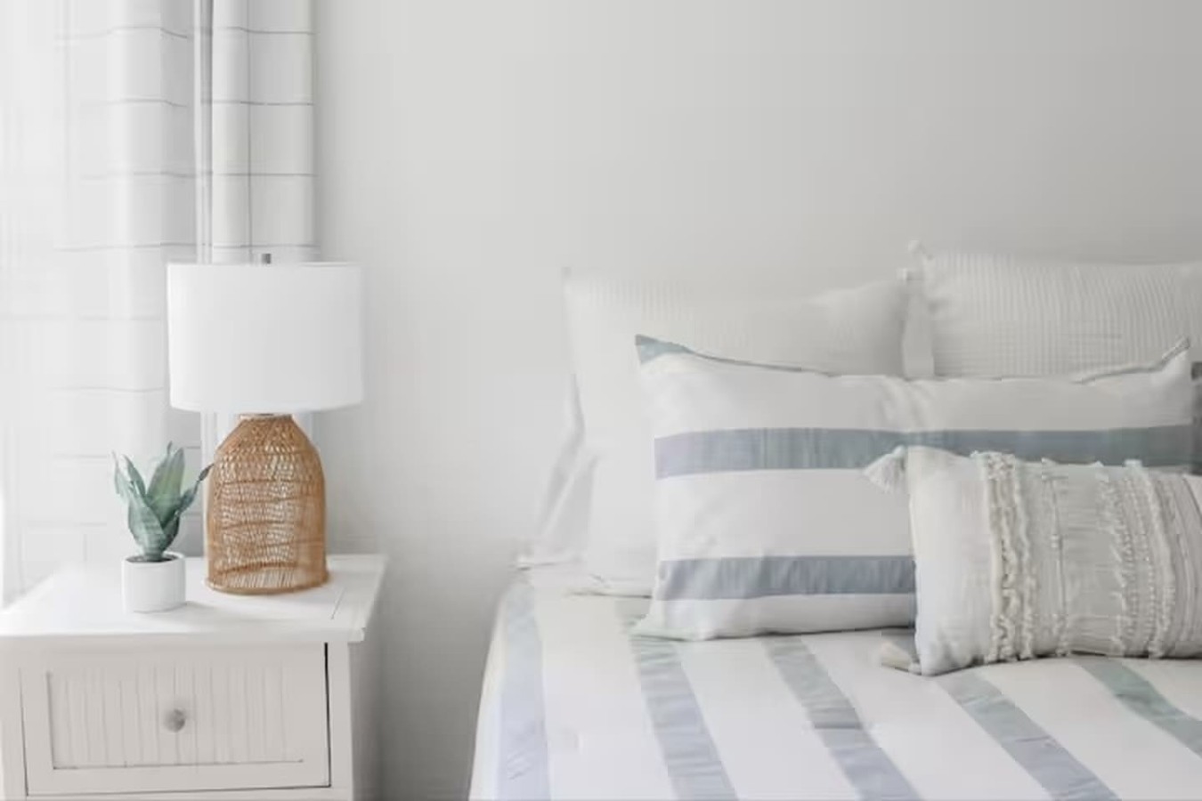 Cozy Beach Retreat l Steps from Ocean l Top Floor