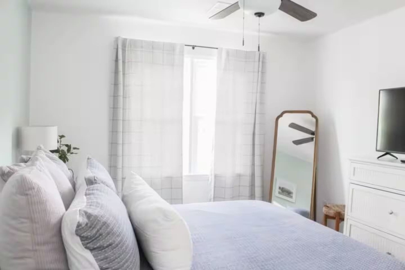 Top Floor 1BR l Steps to the Ocean
