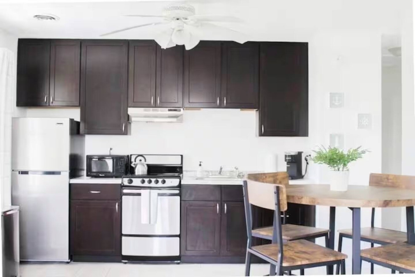 Top Floor 1BR l Steps to the Ocean