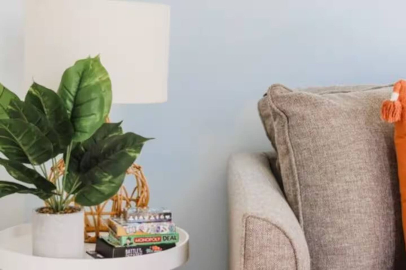 Pet friendly | 5 min walk to sand | full kitchen