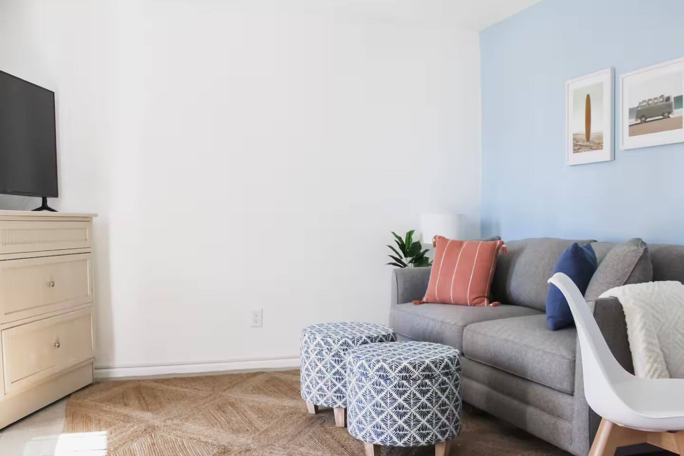 Pet friendly | 5 min walk to sand | full kitchen