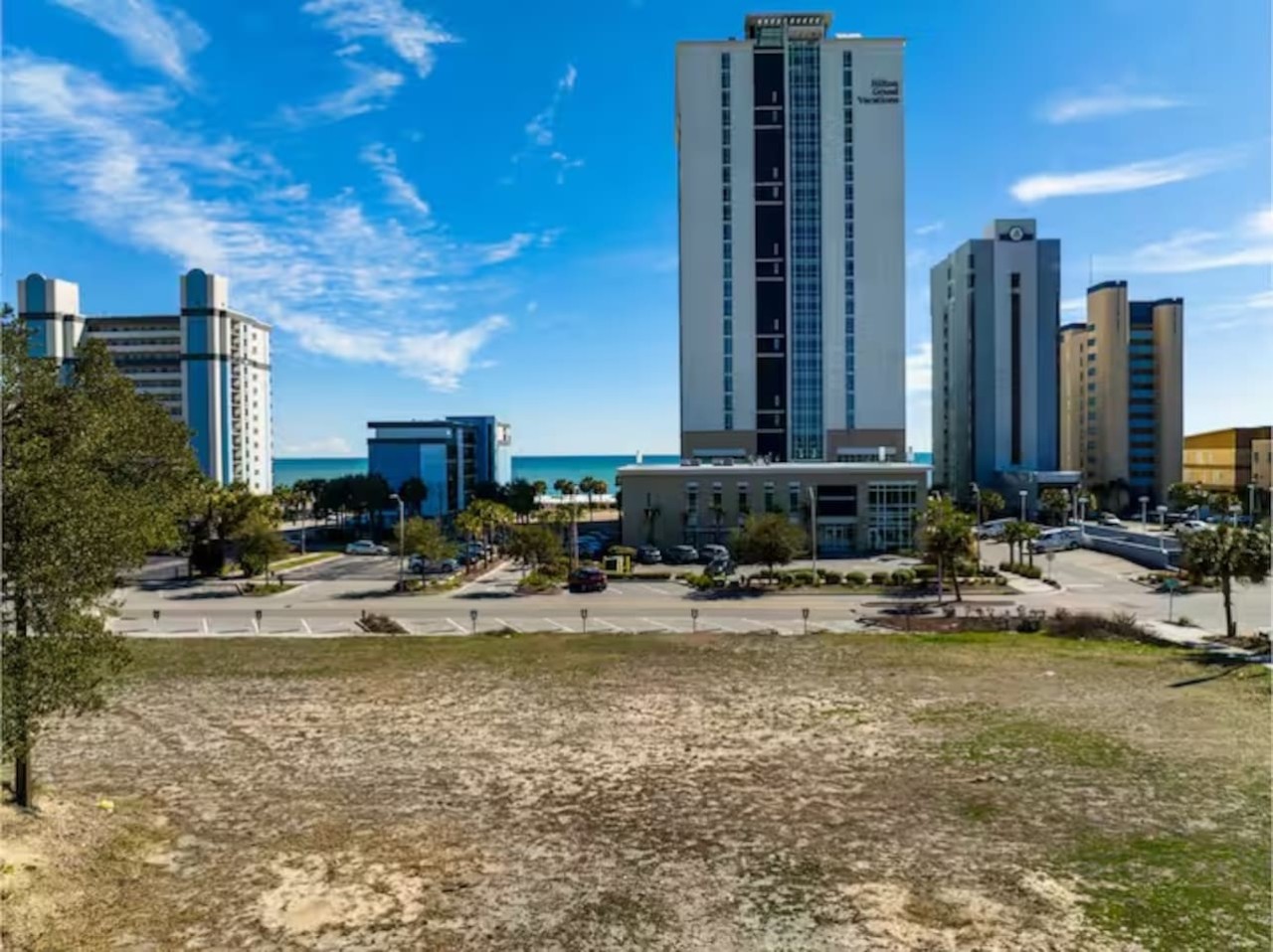 Pet friendly | 5 min walk to sand | full kitchen