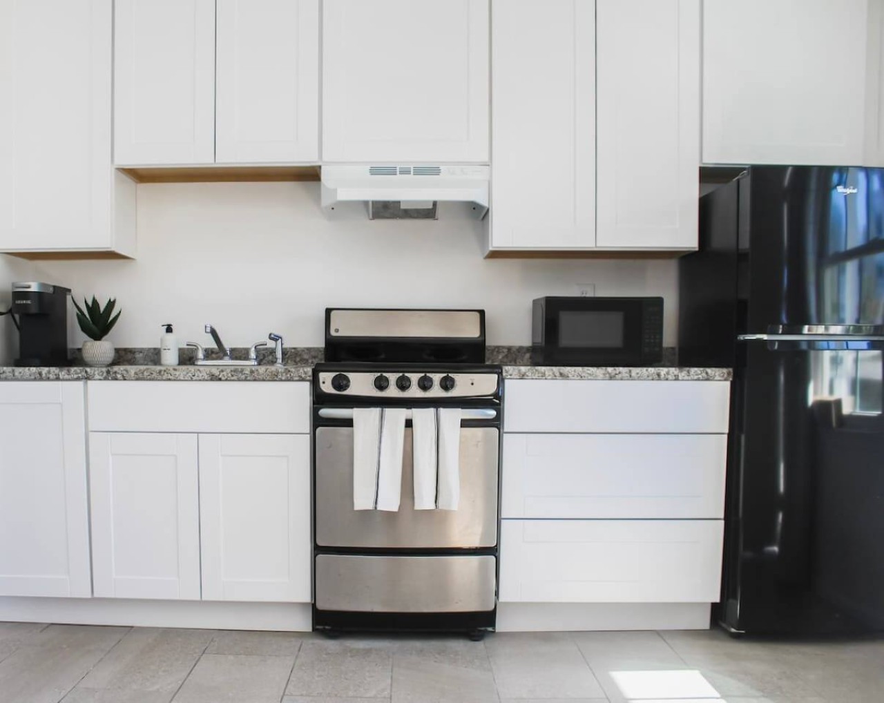 Near Ocean l Steps from Beach l Full Kitchen