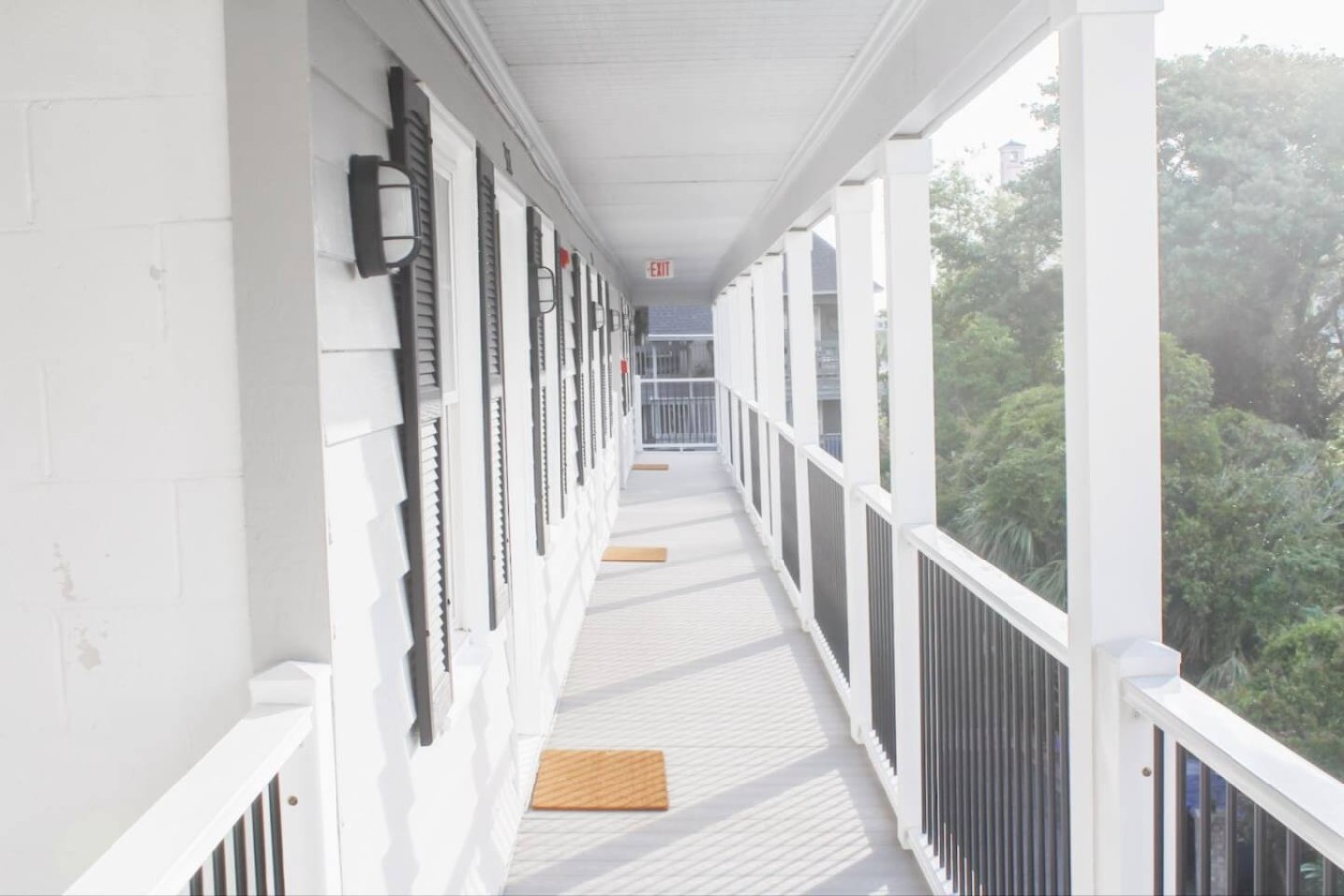 Steps from the Beach l Full Kitchen l Top Floor
