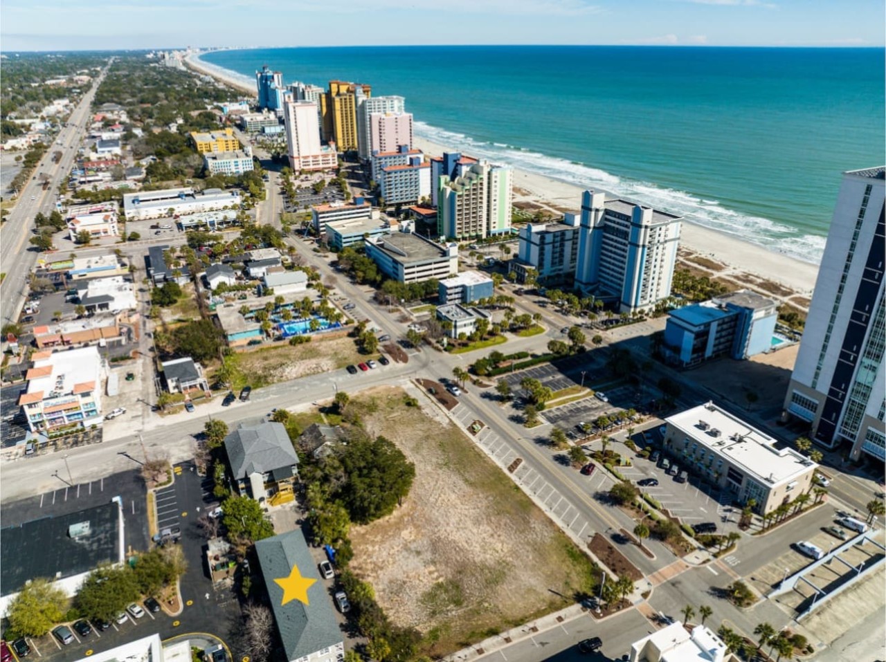 Steps from the Beach l Full Kitchen l Top Floor