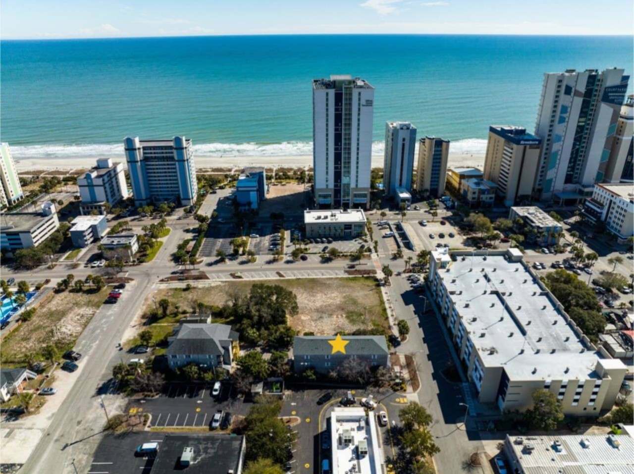 Central Condo l Close to Beach l Full Kitchen