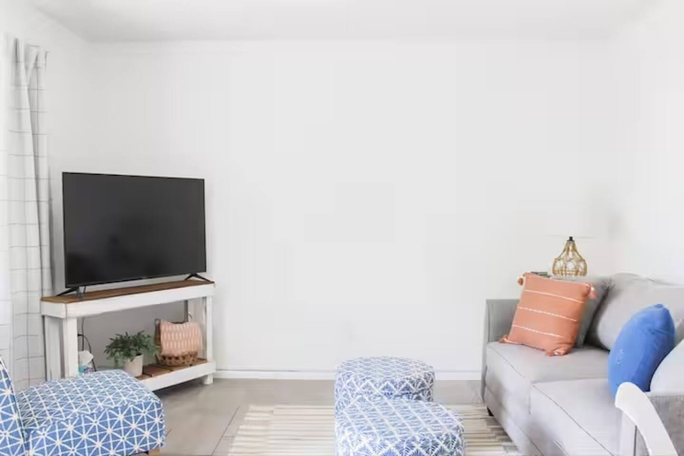 Central Location l Steps from Ocean l Top Floor