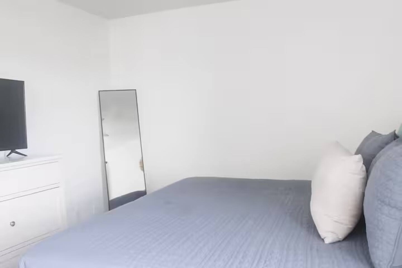Central Location l Steps from Ocean l Top Floor