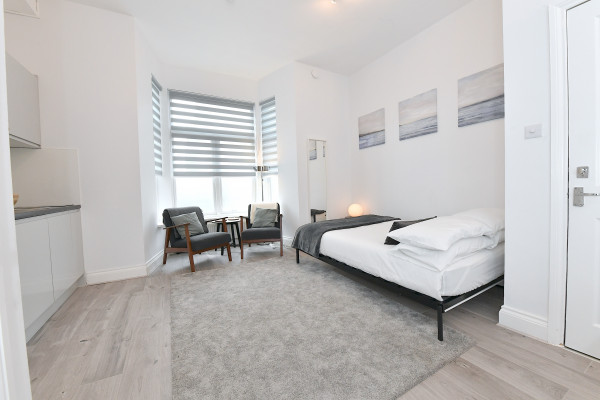 LG 2-1 · London Studios Shepherds Bush near Central Line