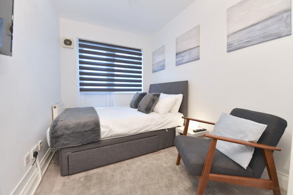 LG 2-3 · London Studios Shepherds Bush near Central Line