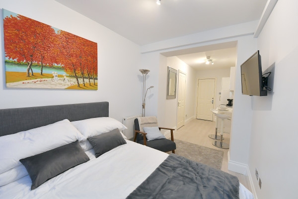 LG 1-3 · Beautiful Studio Close Central Line Shepherds Bush