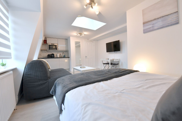 LG 7-1 · London Penthouse Studio Central Line Shepherd Bush