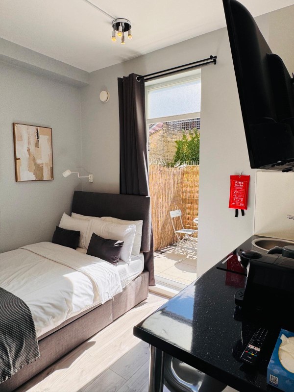 DR29 B2 · London Studios Fulham near District Line
