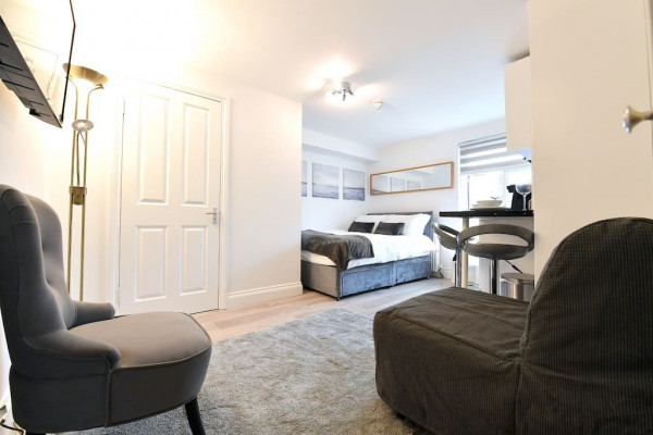 LG 4-1  · Central London New Studio Luxury Close Westfield