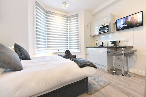 DR29 B1 · London Studios Fulham near District Line