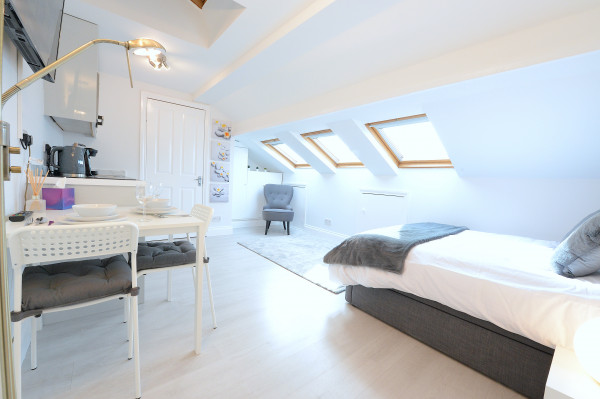 LG 7-2 · London Lux Penthouse Studio Central Shepherd Bush