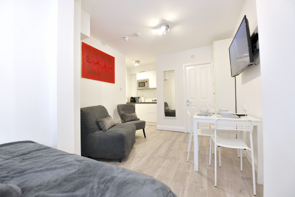Dr 29 A2 · London Studios Fulham Broadway
