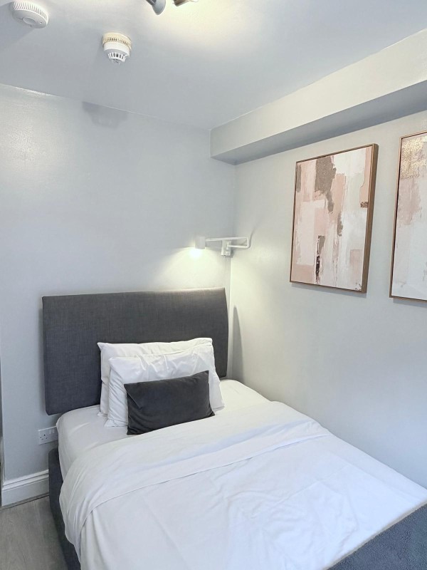 Dr 29 A1 · London Studios Fulham Broadway