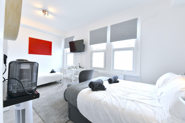 DR29 C3 · London Studios Fulham near District Line