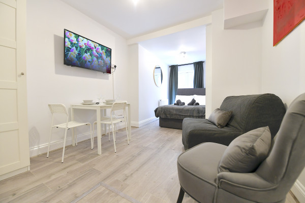 DR37 A2 · London Studios Fulham Broadway