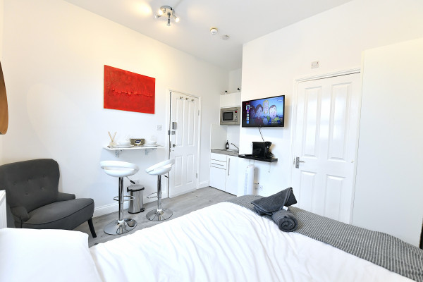 DR37 C2 · London Studios Fulham near District Line