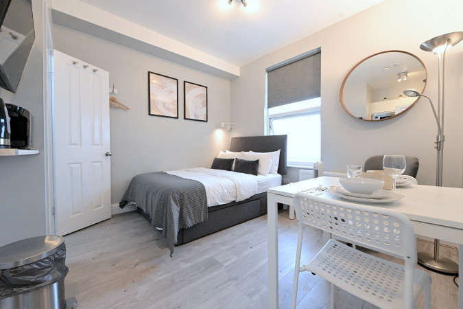 DR37 C2 · London Studios Fulham near District Line