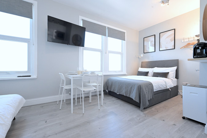 DR37 C3 · London Studios Fulham near District Line