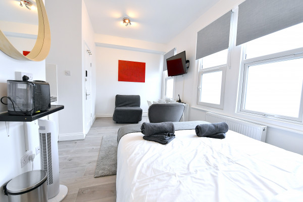 DR37 C3 · London Studios Fulham near District Line