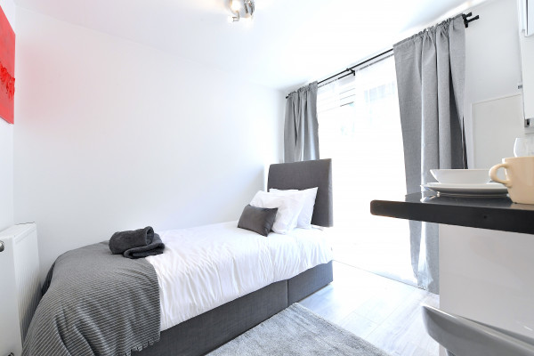 DR37 A3 · London Studios Fulham Broadway