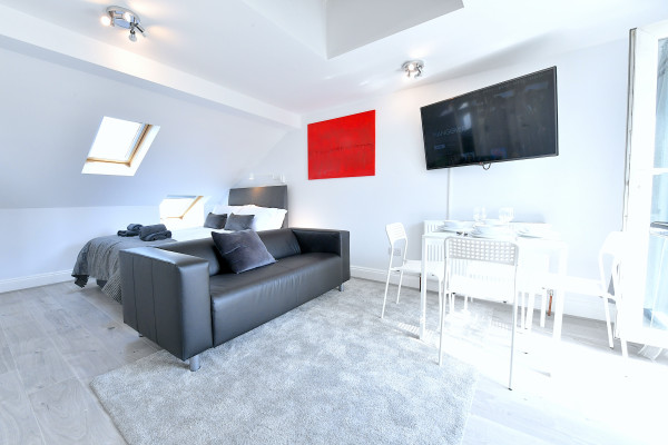 DR37 C4 & 5 · London Studios Fulham near District Line