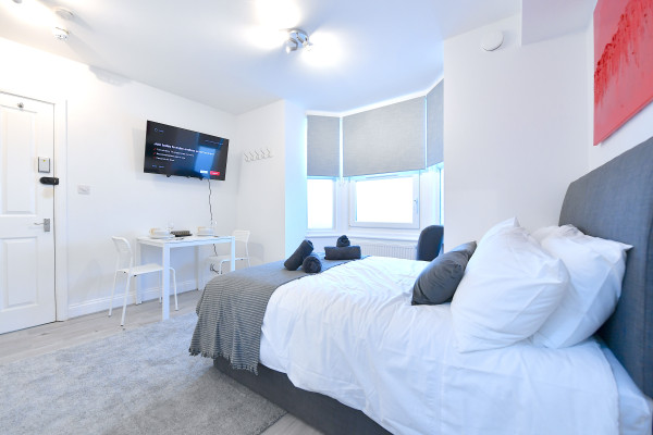 DR37 B1 · London Studios Fulham near District Line