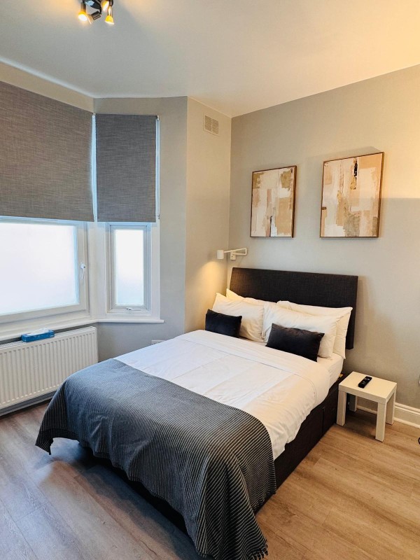 DR37 B1 · London Studios Fulham near District Line
