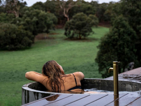 Lauren the Premium Cabin in Chittering