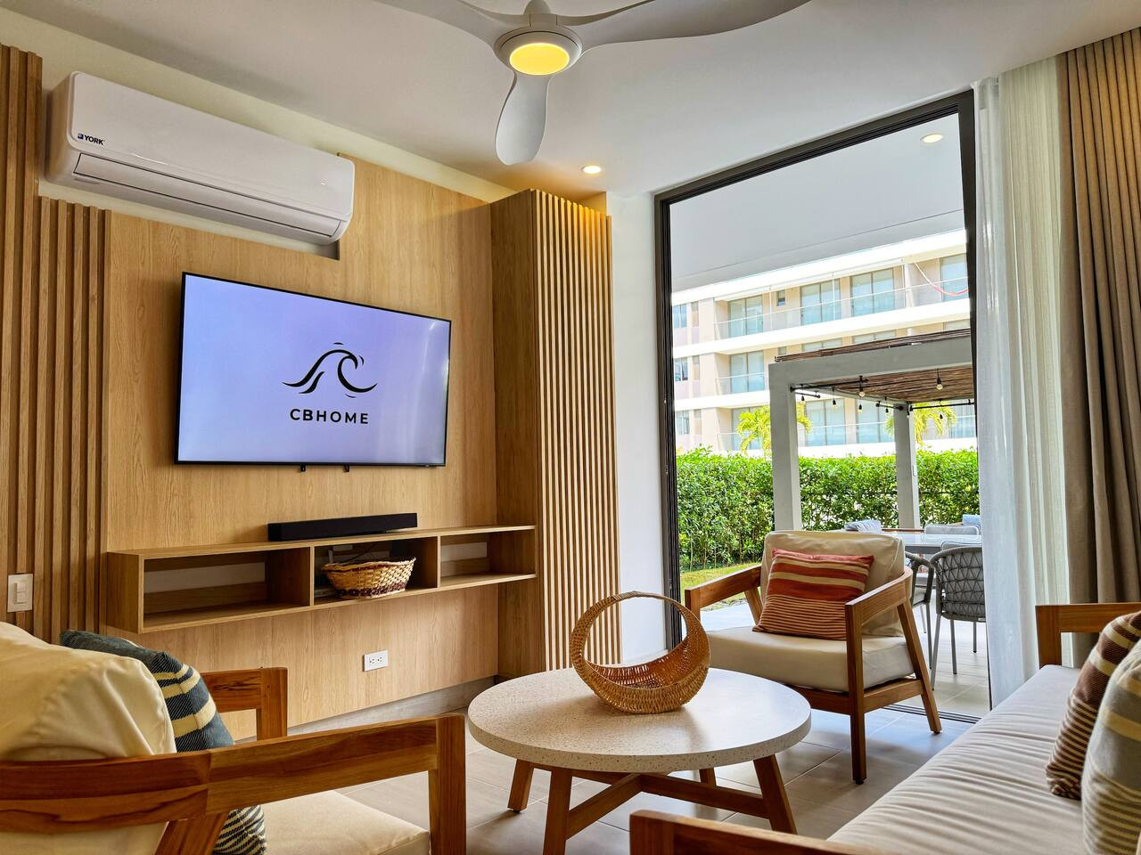 Exclusive Apartment + Private Pool + Beach!