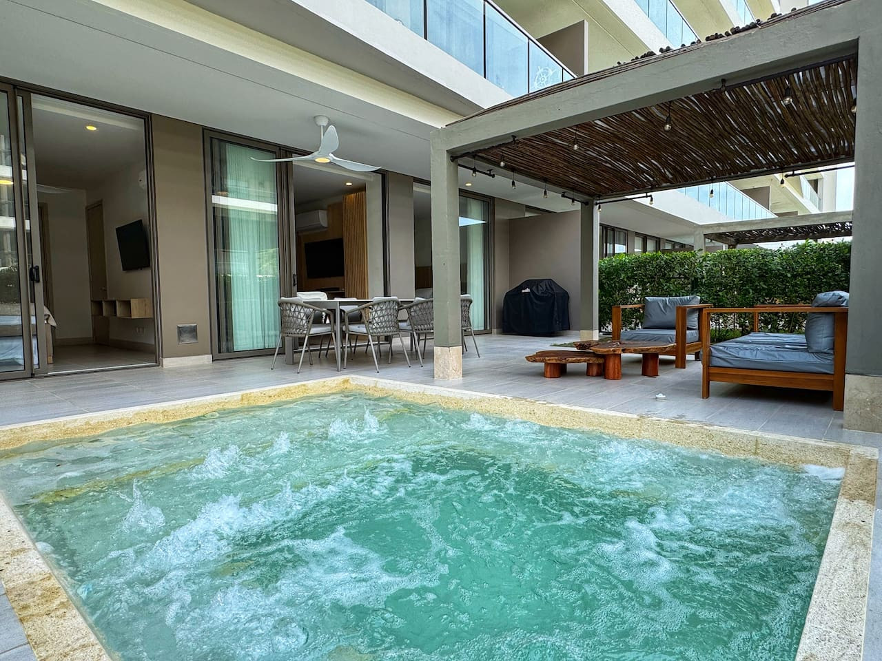 Exclusive Apartment + Private Pool + Beach!