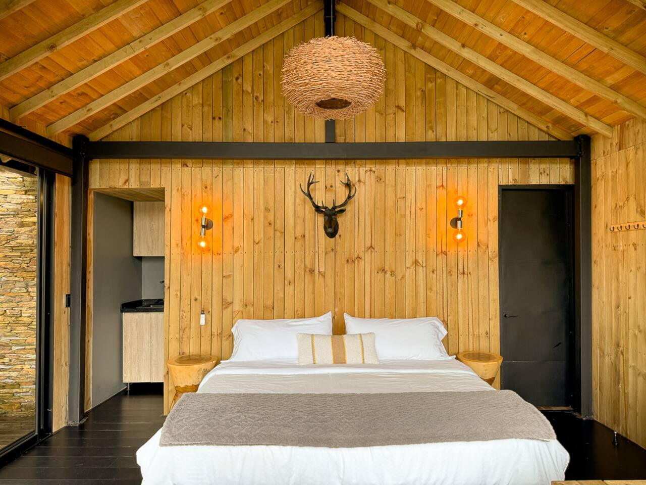 Cabin • Jacuzzi + Lake View + Forest