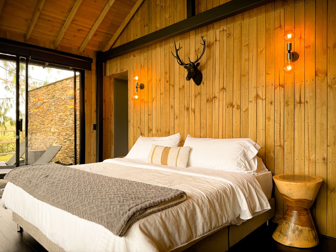 Cabin • Jacuzzi + Lake View + Forest