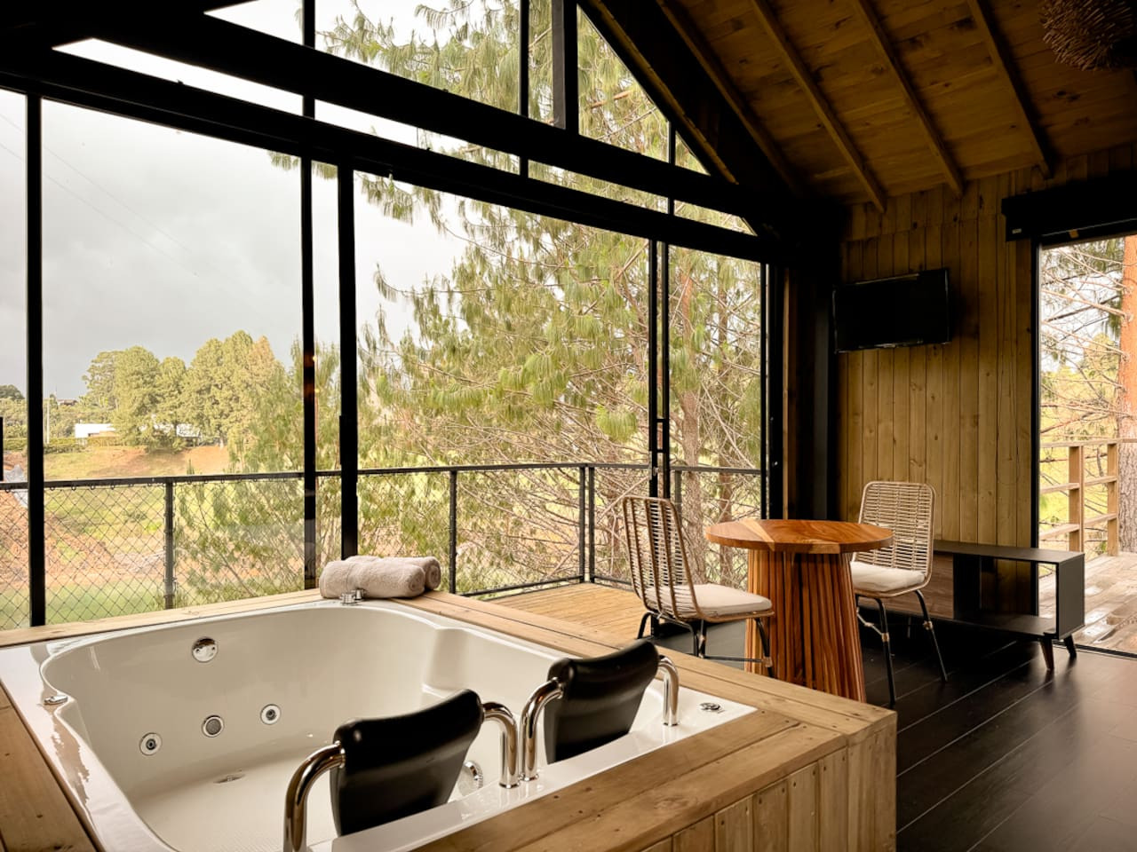 Cabin • Jacuzzi + Lake View + Forest