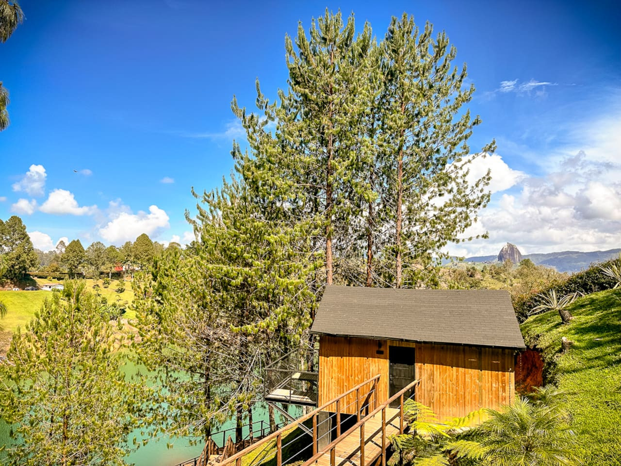 Cabin • Jacuzzi + Lake View + Forest