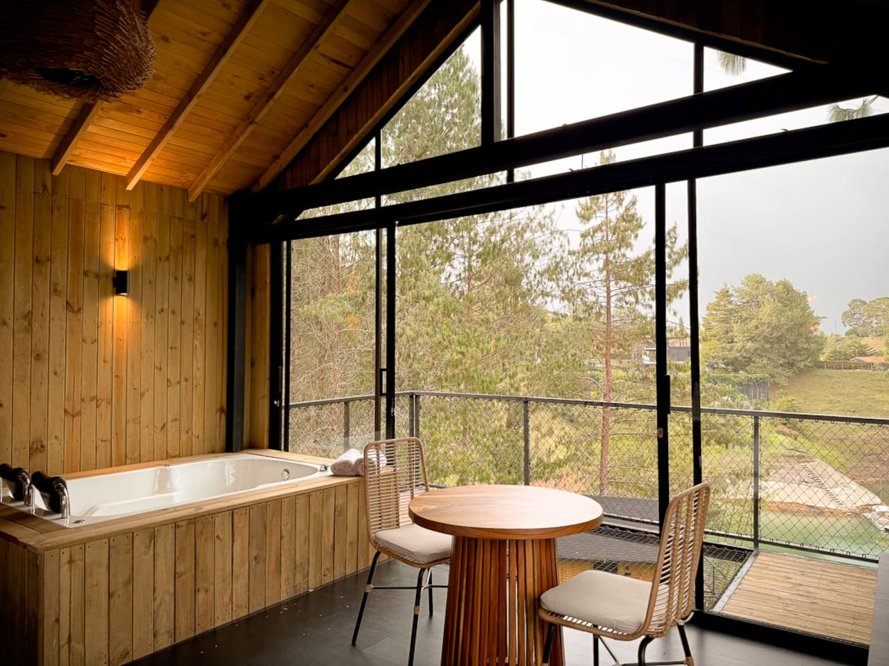 Cabin • Jacuzzi + Lake View + Forest
