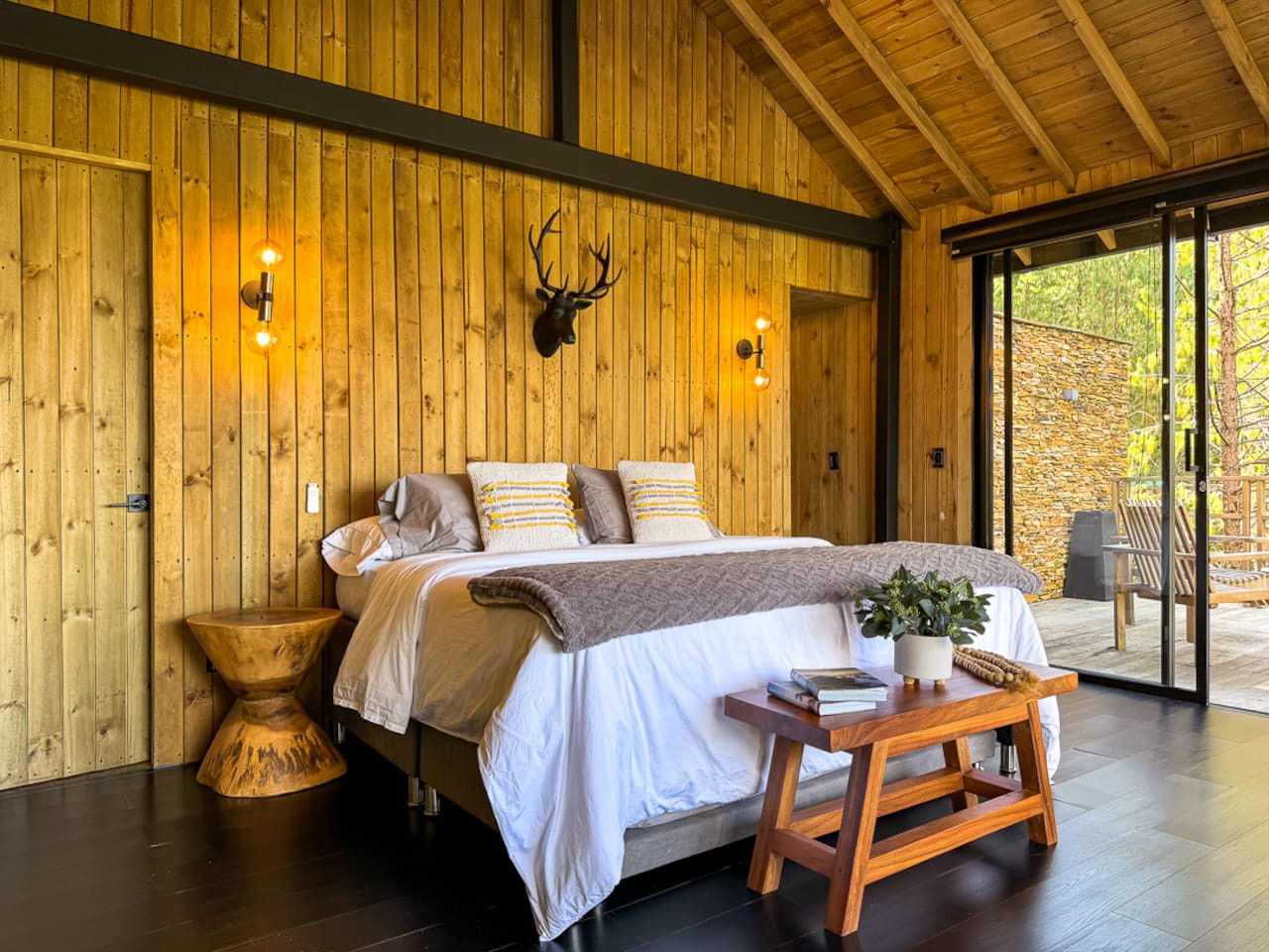 Cabin • Jacuzzi + Lakefront + Forest