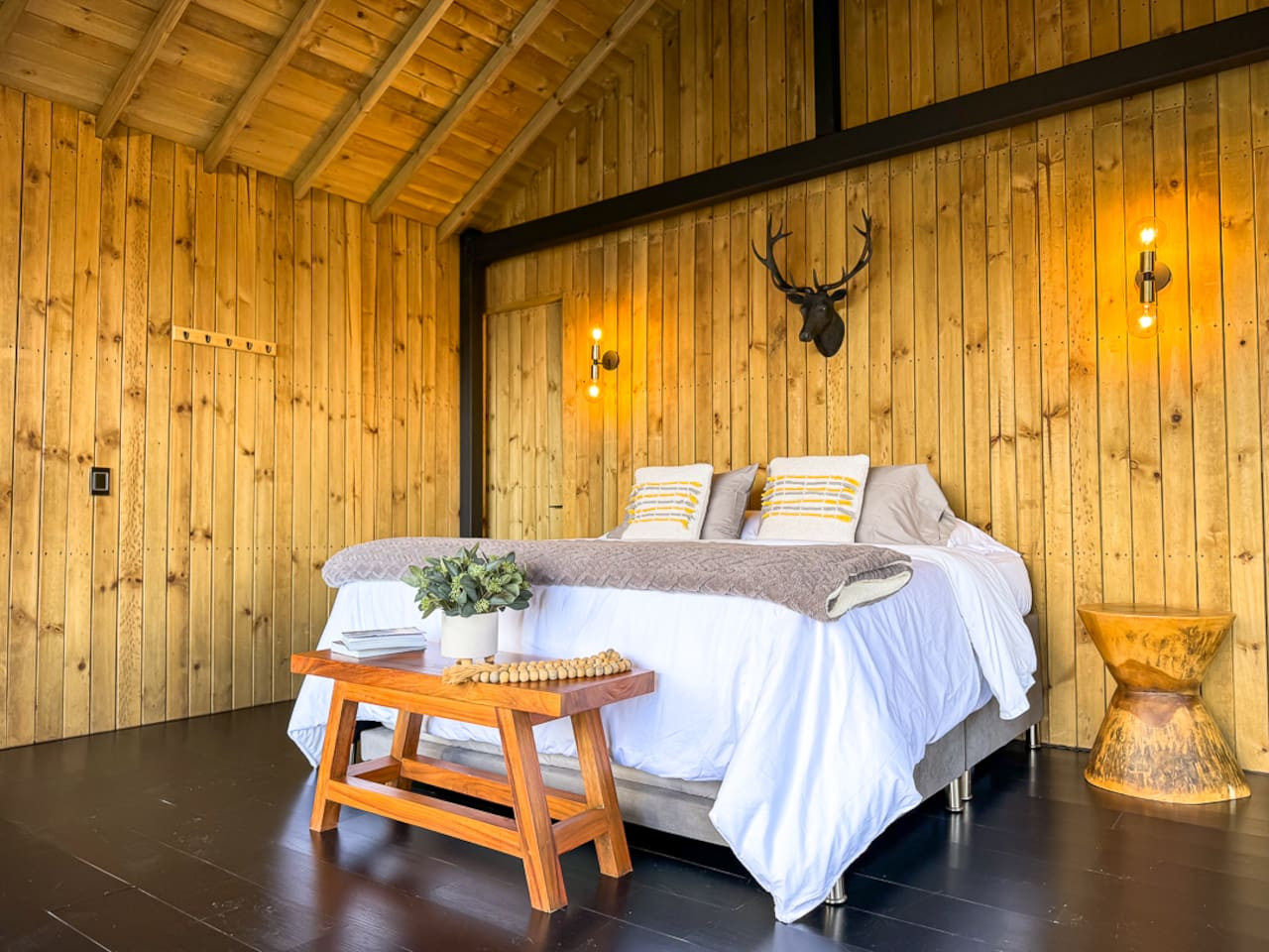 Cabin • Jacuzzi + Lakefront + Forest