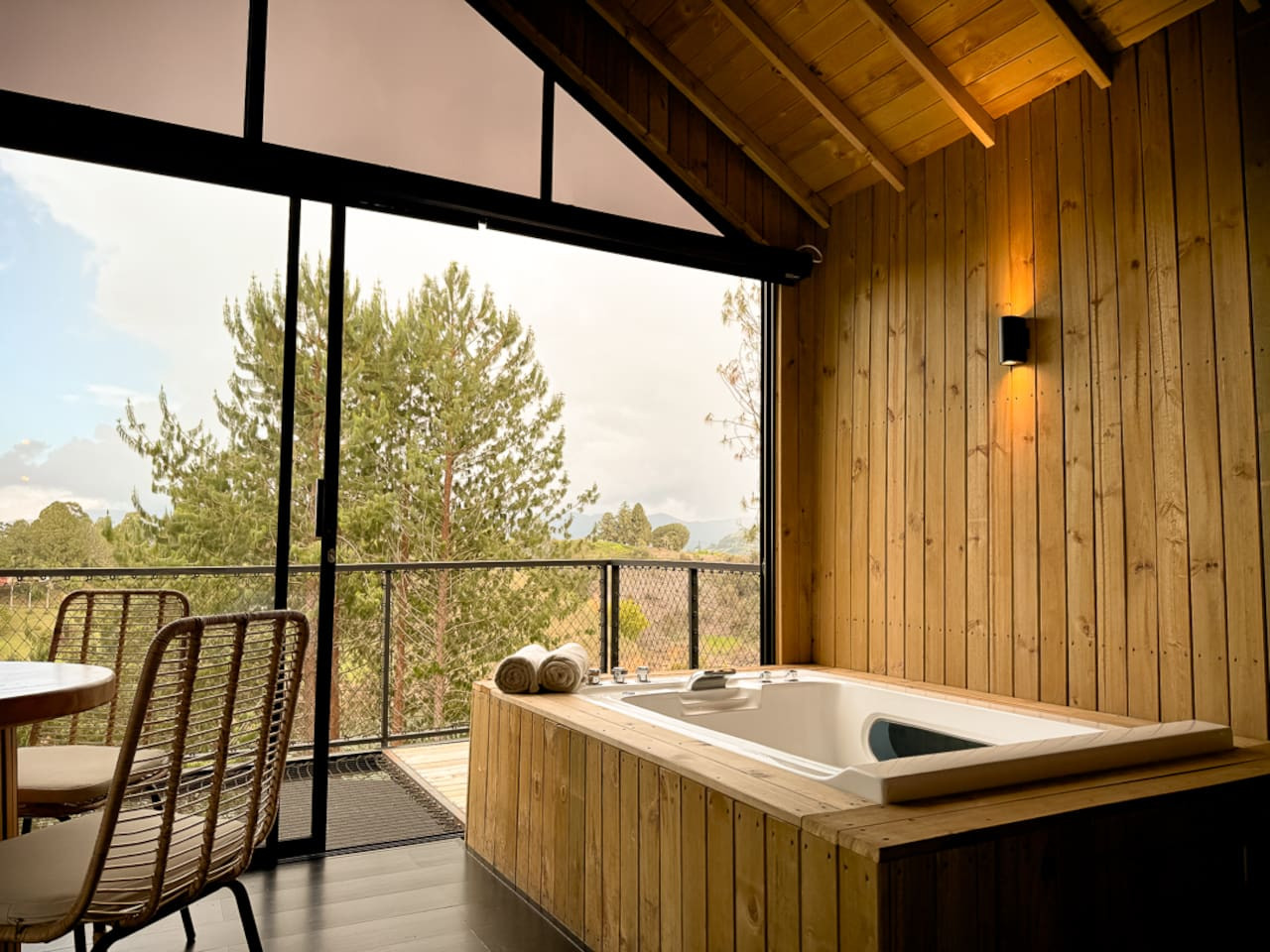 Cabin • Jacuzzi + Lakefront + Forest