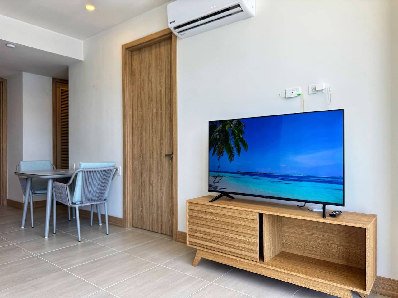 ¡Moderno apartamento + Vista al mar!