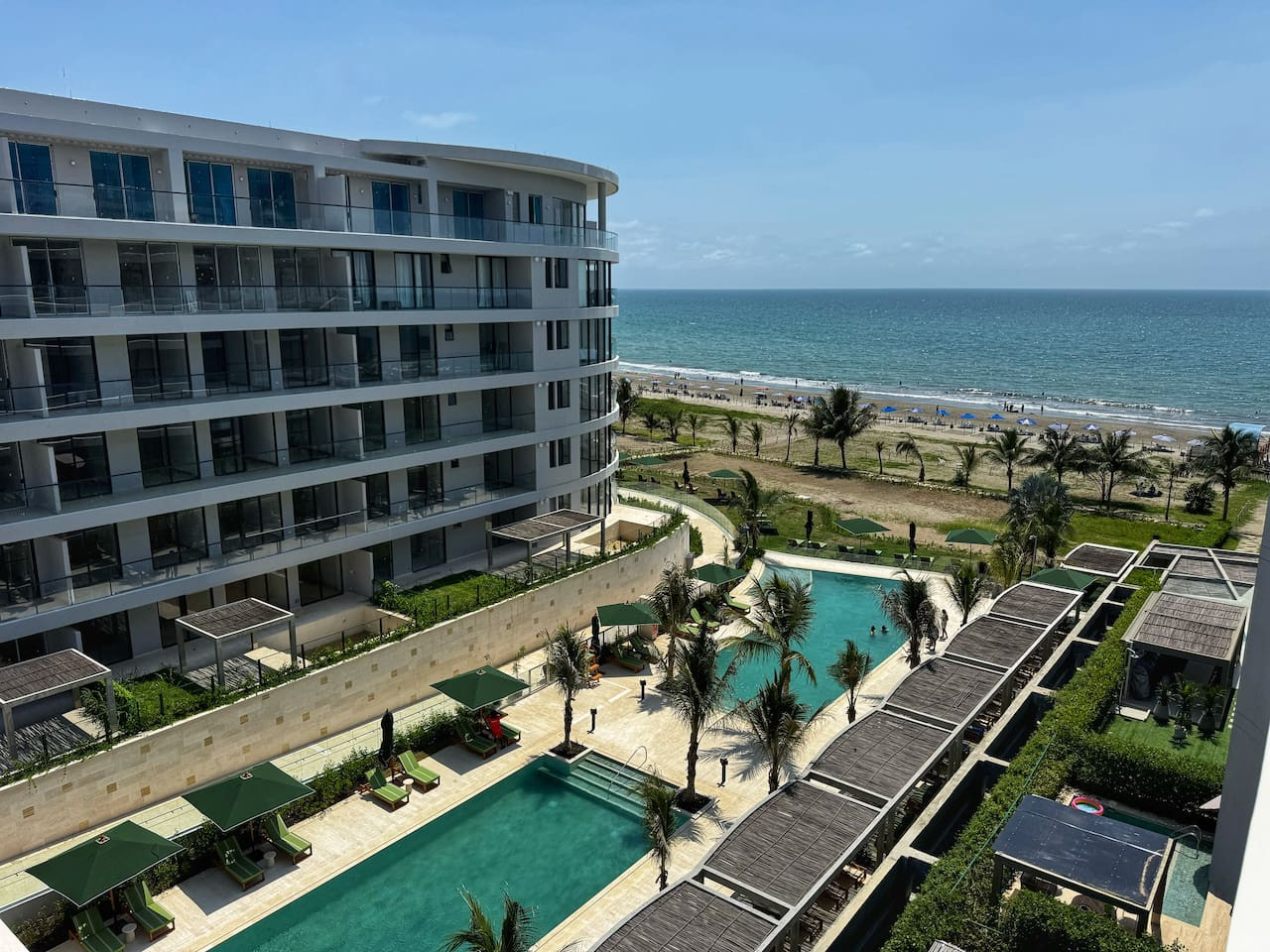 ¡Moderno apartamento + Vista al mar!