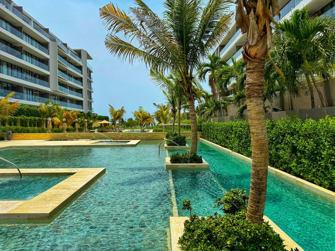 ¡Moderno apartamento + Vista al mar!