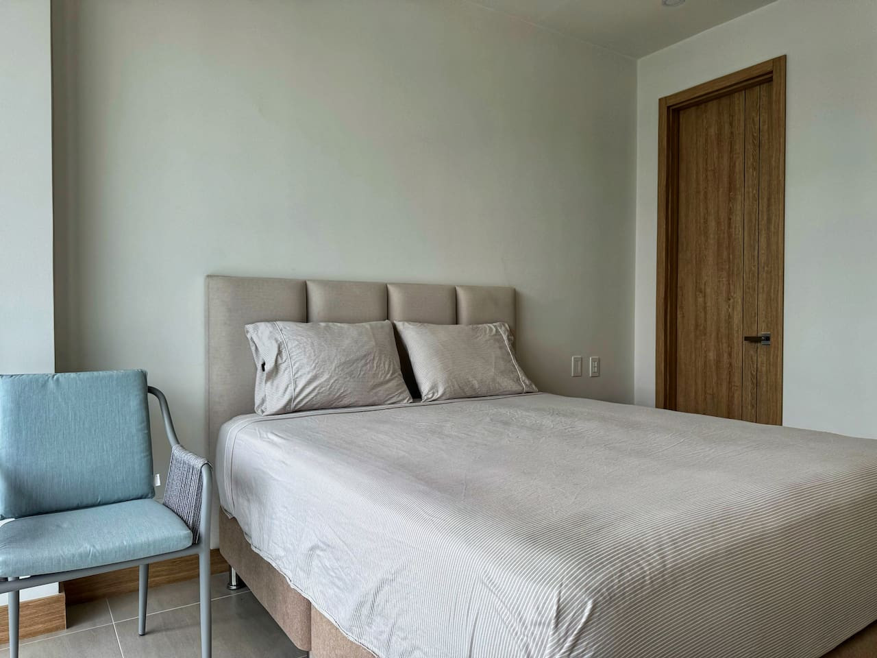 ¡Moderno apartamento + Vista al mar!